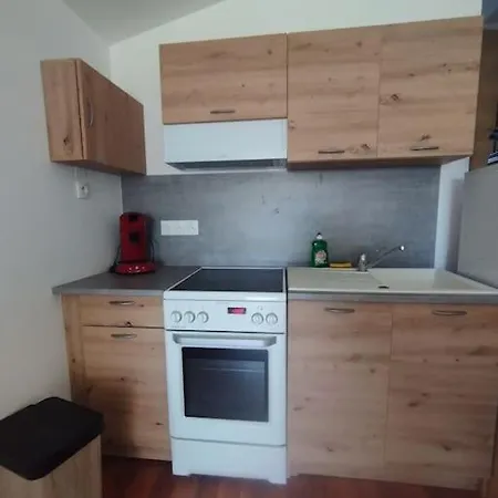 A 5 Min De Narbonne Coursan